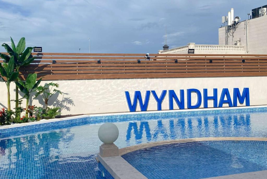 Bazén v ubytování Wyndham Shanghai Hongqiao-Near NECC nebo v jeho okolí