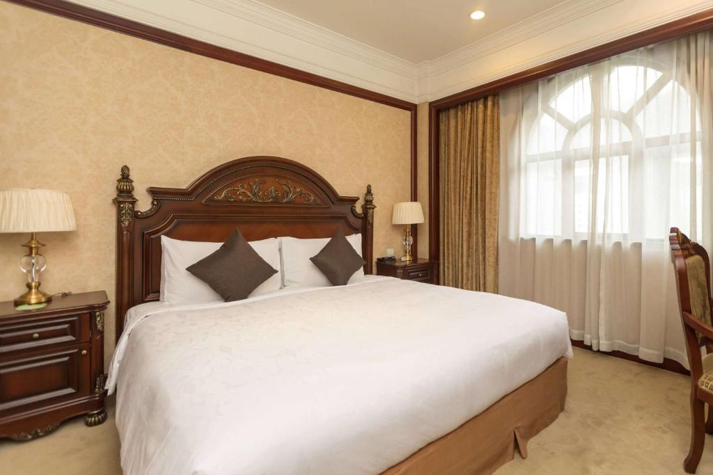Postel nebo postele na pokoji v ubytování Wyndham Shanghai Hongqiao-Near NECC