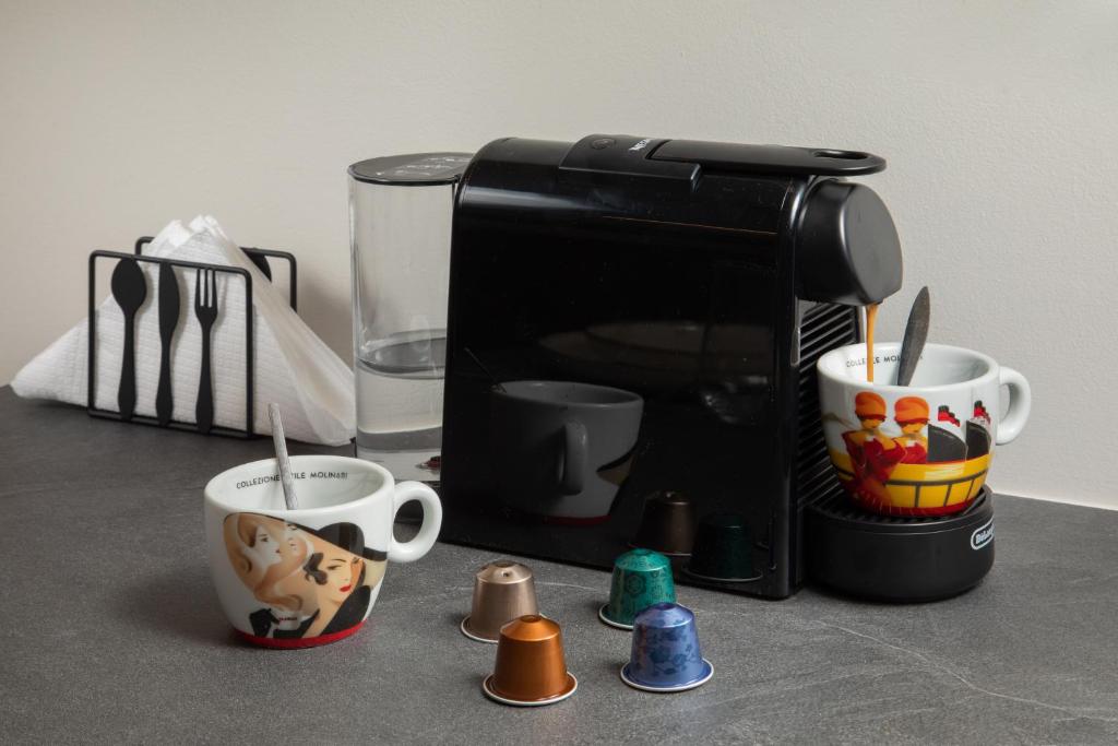 Modern-Vintage Old Town Suites - 10