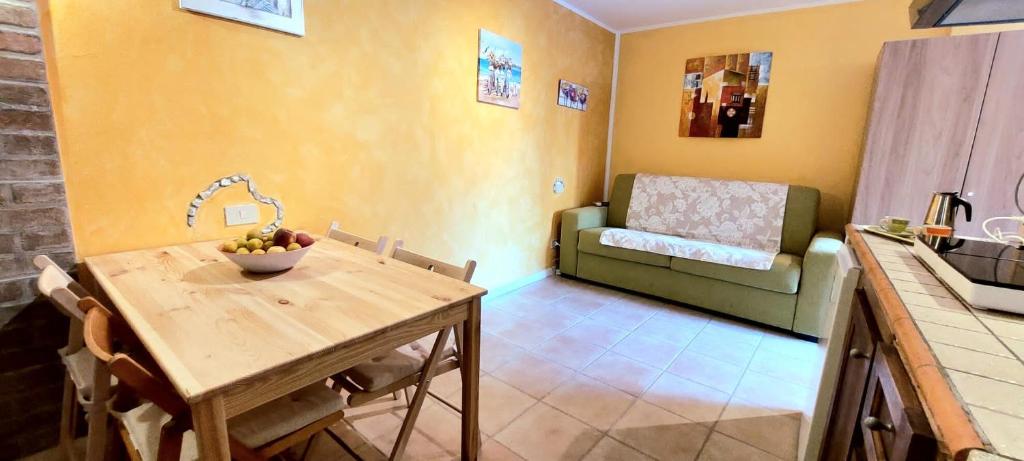 a living room with a table and a couch at Mare Toscano in Riparbella