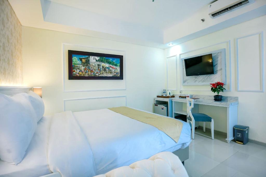 TV a/nebo společenská místnost v ubytování The Cube Hotel Malioboro, Azana Hotels Collection