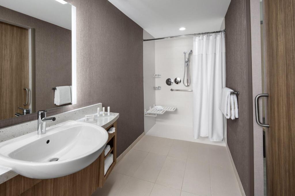 SpringHill Suites by Marriott East Rutherford Meadowlands Carlstadt - Suite Con 2 Camas Queen, Cama Con Truena