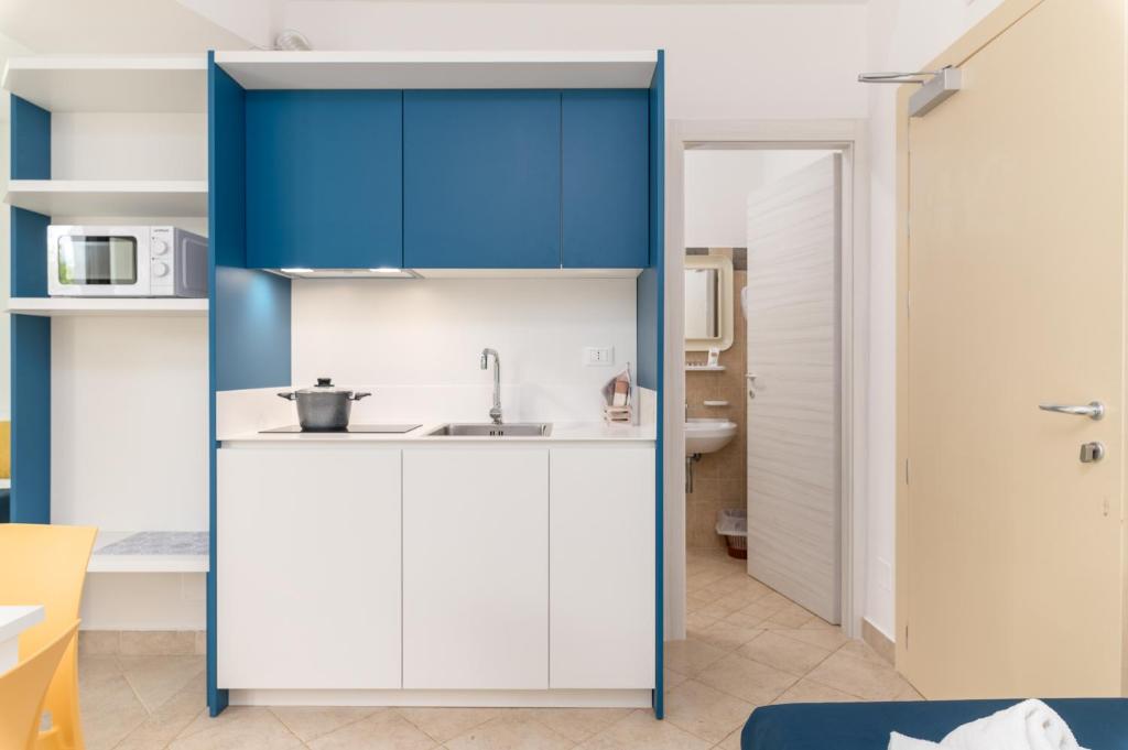 Кухня или мини-кухня в Calanca Apulian Residence
