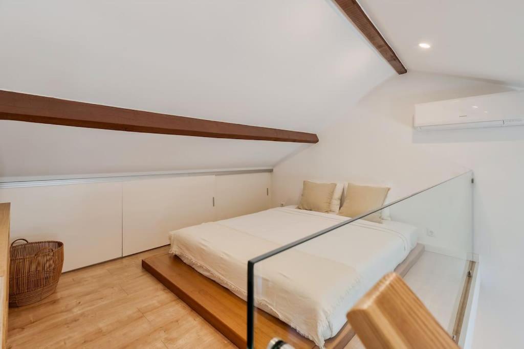 Ένα ή περισσότερα κρεβάτια σε δωμάτιο στο Portela House