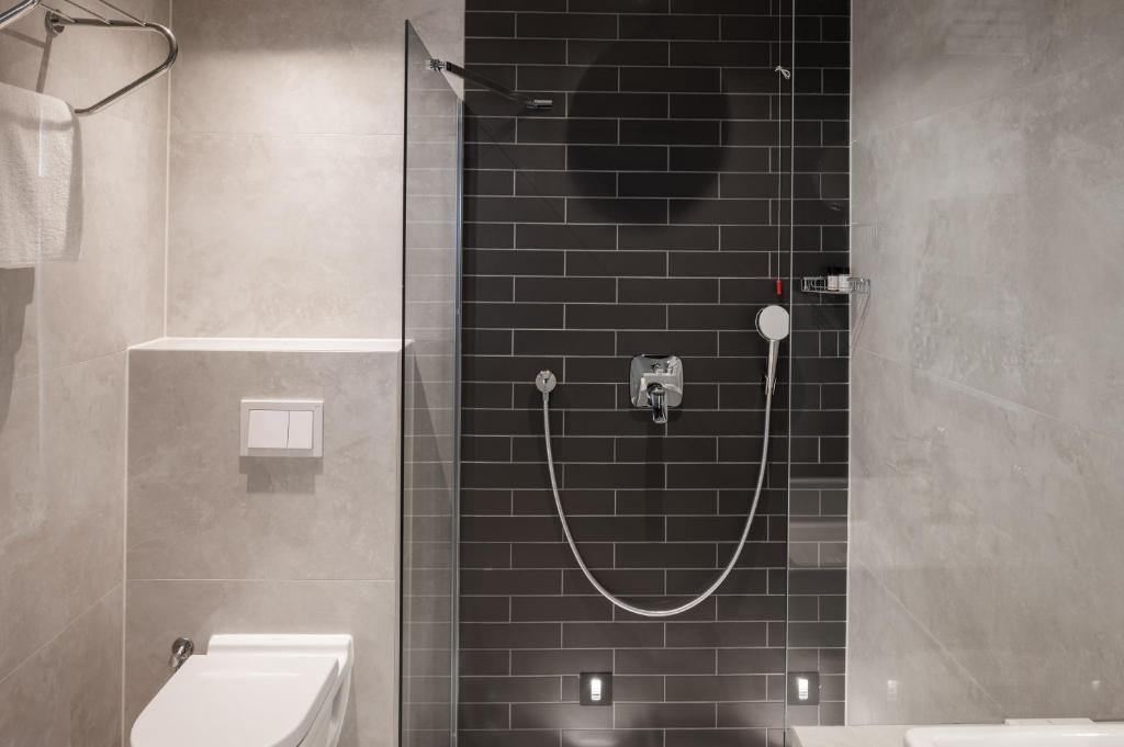 Koupelna v ubytování Derand Hotel