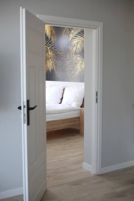 eine offene Tür mit einem Bett in einem Zimmer in der Unterkunft Authentic and Spacious flat in Jelenia Gora in Jelenia Góra
