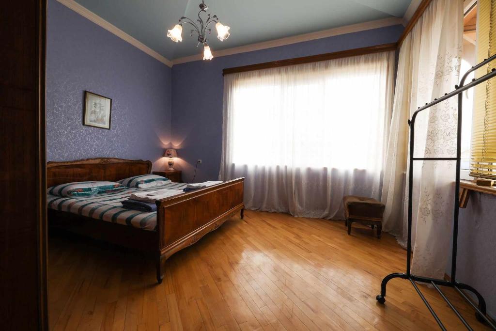Postel nebo postele na pokoji v ubytování Sofia's guest house