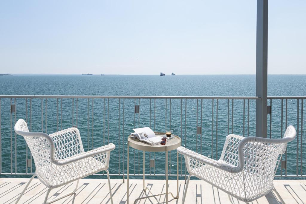 Primavera, Seafront 3BD Apt with Seaview