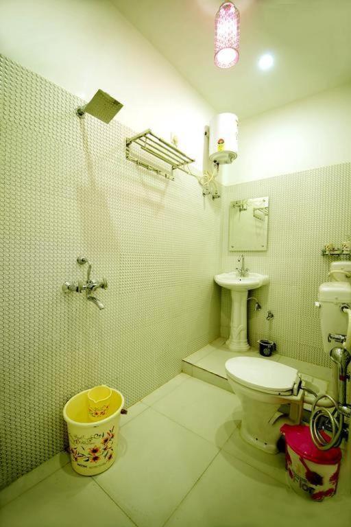 Taj Square A luxurious family homestay - Deluxe Queen Room