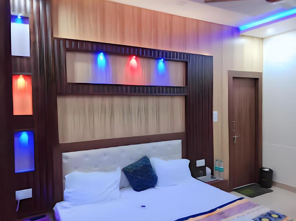 Taj Square A luxurious family homestay - Deluxe King Room
