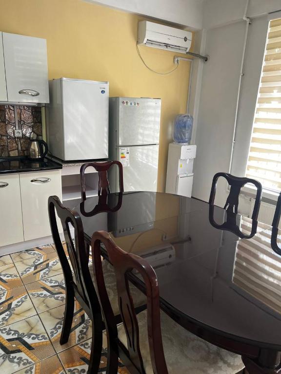Kuchyň nebo kuchyňský kout v ubytování OROM Hostel