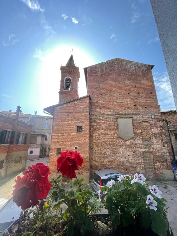 Zdjęcie z galerii obiektu Magical villa, breathtaking views, large private garden and olive grove - in a cool village on the Umbria Tuscany Border w mieście Gioiella