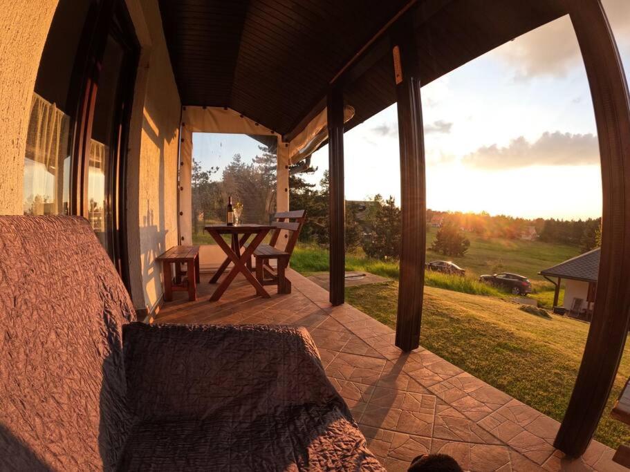 Ein Balkon oder eine Terrasse in der Unterkunft Povetarac