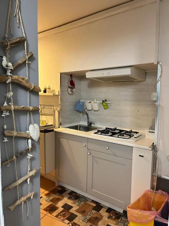 Kuchnia lub aneks kuchenny w obiekcie Da Esterina appartamento sulla riviera del Brenta