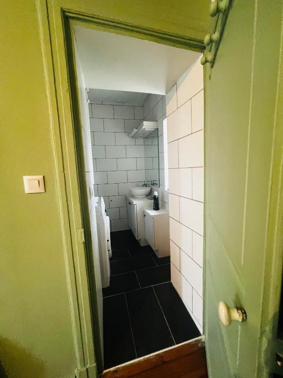 a small bathroom with a toilet and a doorway at Charmant duplex à BILLÈRE aux portes de Pau in Billère