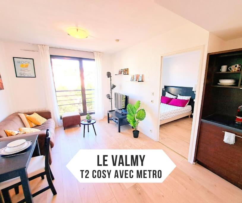 Гостиная зона в Le Valmy: appartement lumineux au pied du métro