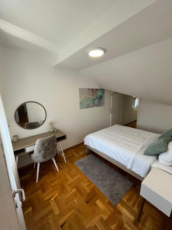 Postel nebo postele na pokoji v ubytování Apartman MIA Centar