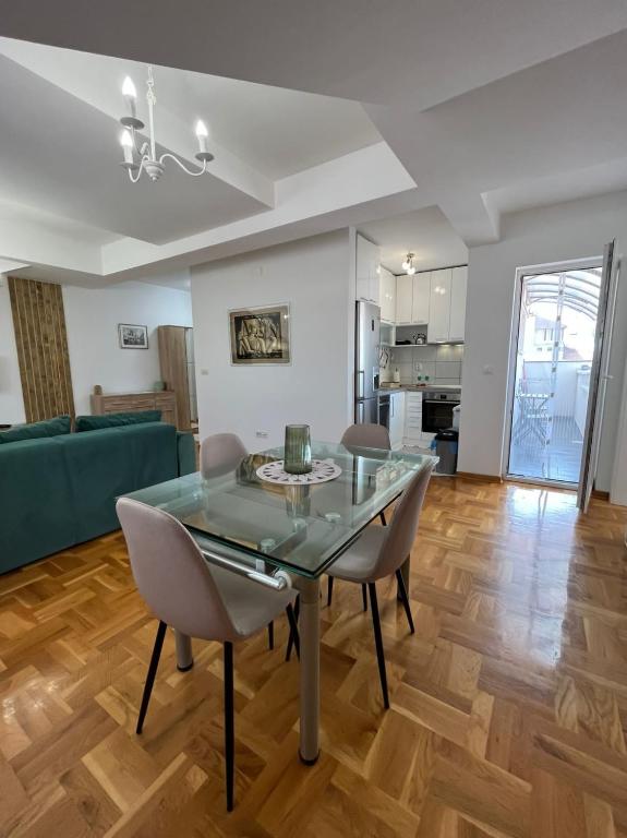 Kuchyň nebo kuchyňský kout v ubytování Apartman MIA Centar