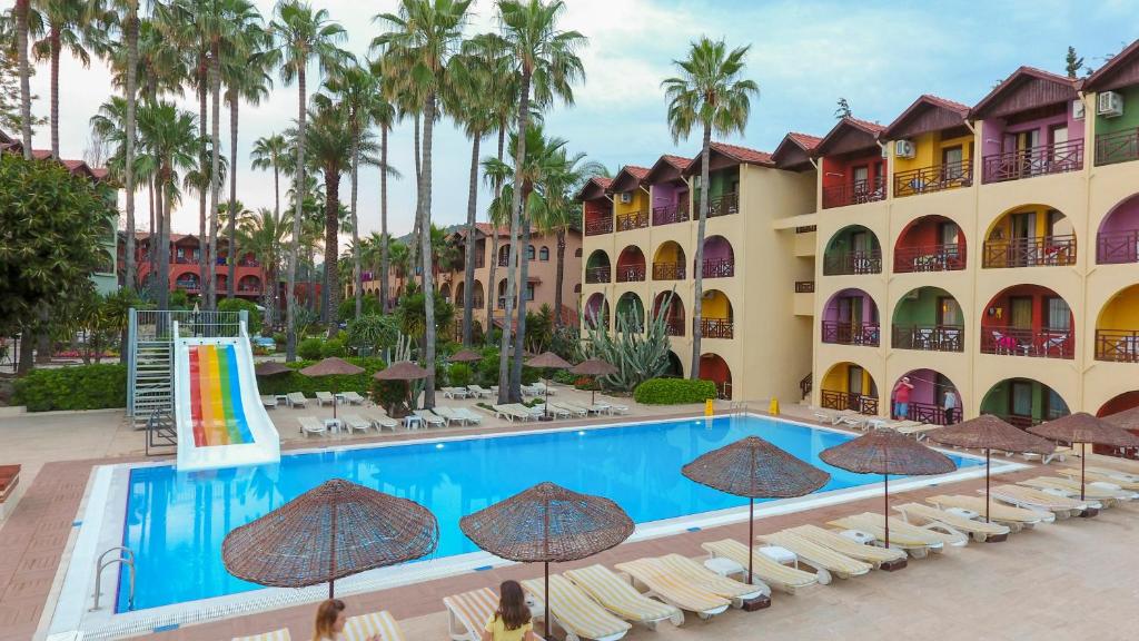 Bazén v ubytování Club Tropical Beach Hotel - All Inclusive nebo v jeho okolí