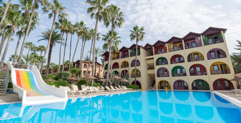 Bazén v ubytování Club Tropical Beach Hotel - All Inclusive nebo v jeho okolí