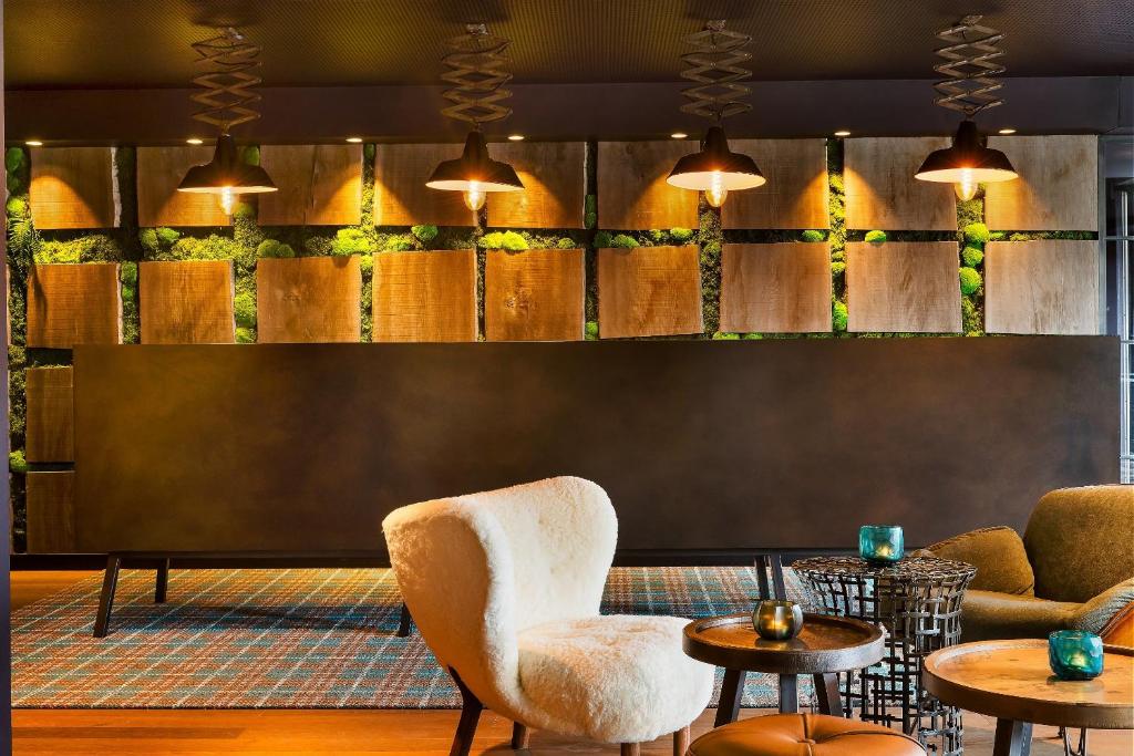 Posezení v ubytování Motel One Edinburgh-Royal