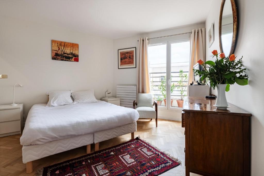 Teen girls Levallois-Perret