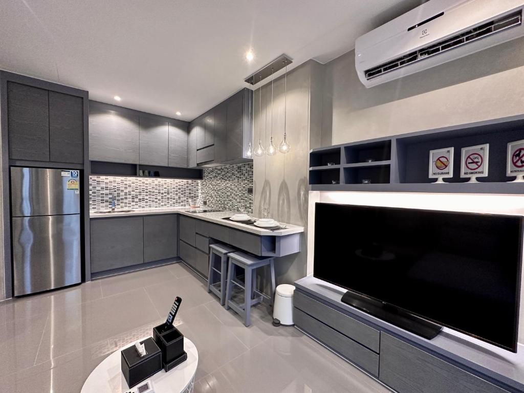 Kuchyň nebo kuchyňský kout v ubytování Kamala Beach D68 Exclusive Junior Suite