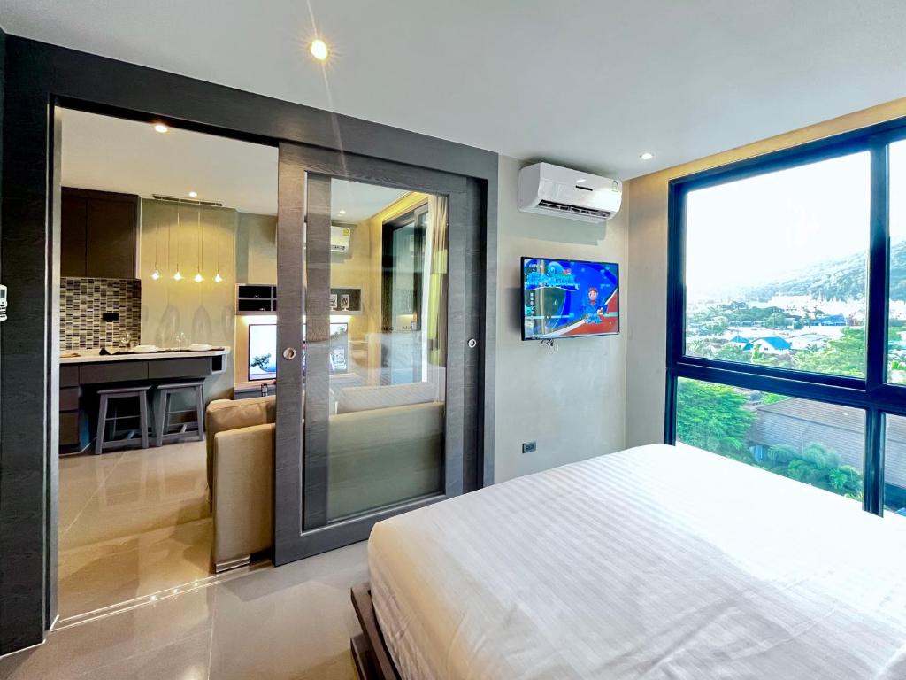 Kuchyň nebo kuchyňský kout v ubytování Kamala Beach D68 Exclusive Junior Suite