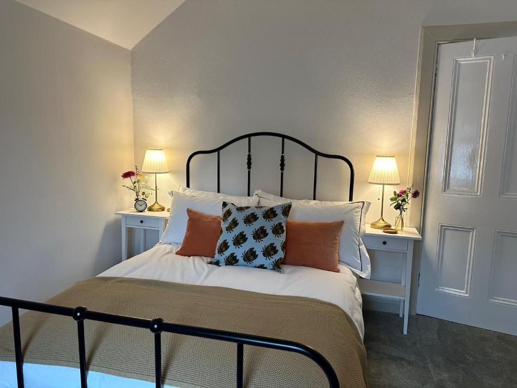 The Victoria Hotel,Bar,Bistro - Deluxe Double Room