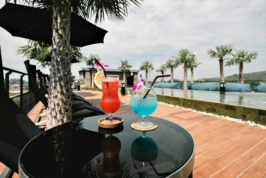 Nápoje v ubytování Kamala Beach D68 Exclusive Junior Suite