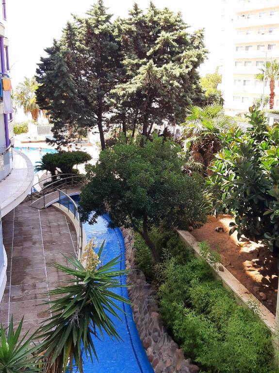 Vonkajšia záhrada v ubytovaní Apartamento CAP SALOU con opción plaza Parking