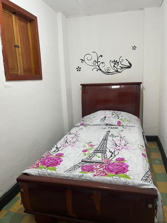 Llit o llits en una habitació de Hostal Donde Jose