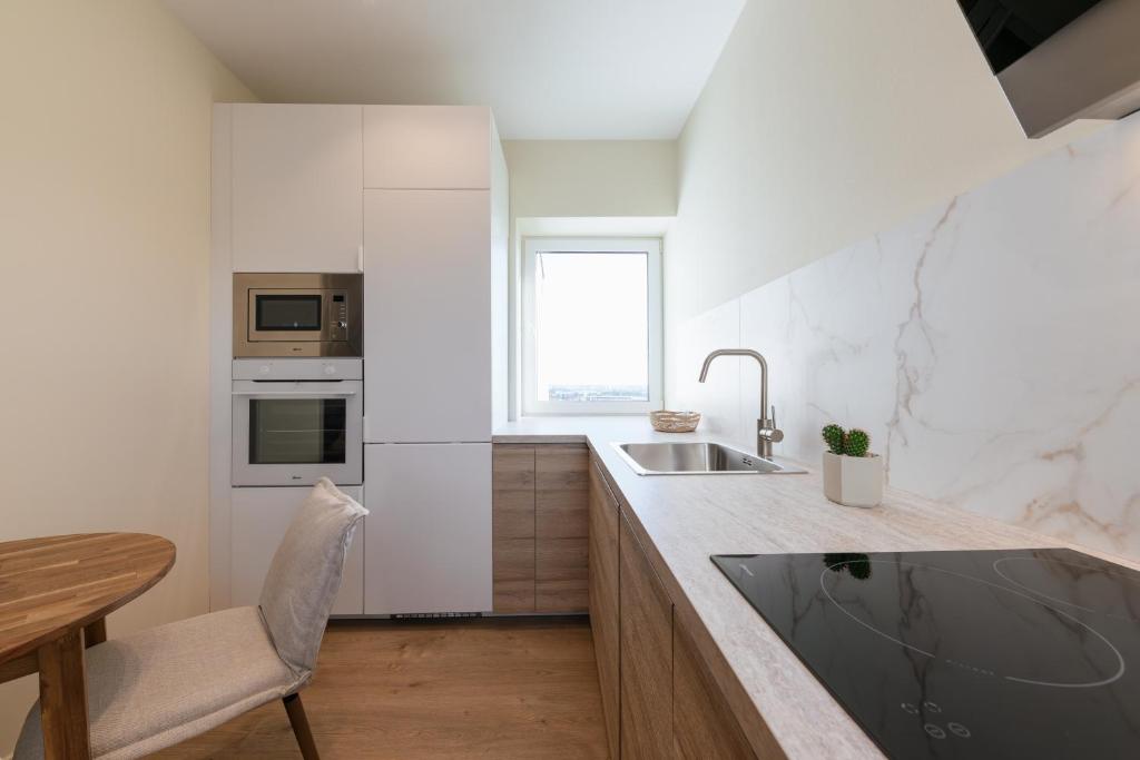 Kuchyň nebo kuchyňský kout v ubytování ММ GROUP APARTMENT
