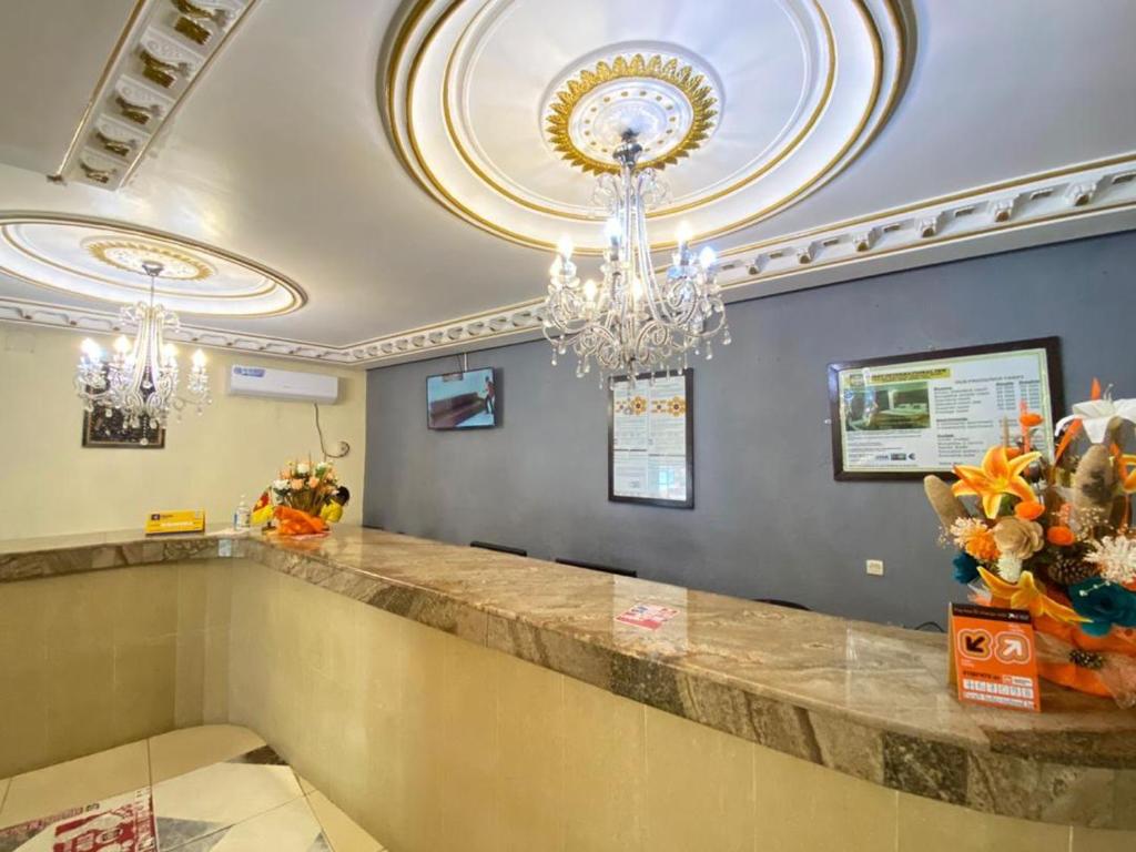 a bar in a restaurant with chandeliers at Fini Hotel Bobende in Limbe