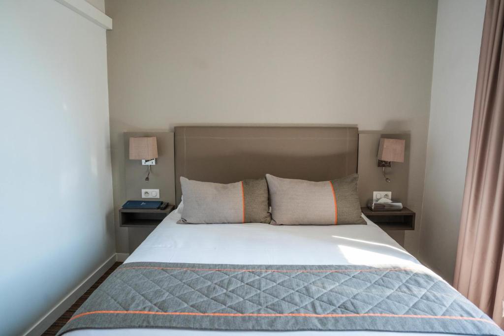 Postel nebo postele na pokoji v ubytování Timhotel Tour Eiffel