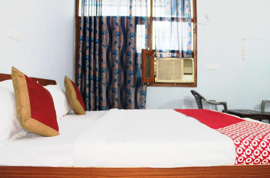 Hotel O Dream Palace Near Noida Sector 76 Metro Station - Housity