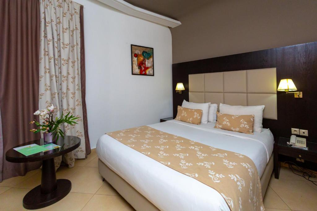 Postel nebo postele na pokoji v ubytování Malak Hotel