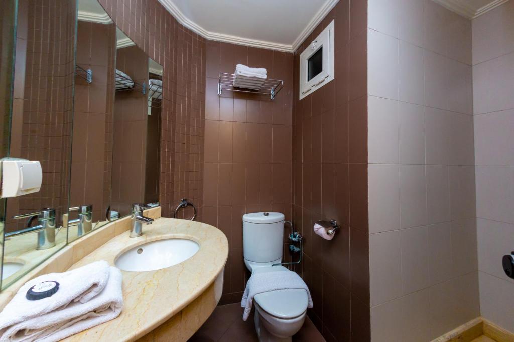 Koupelna v ubytování Malak Hotel