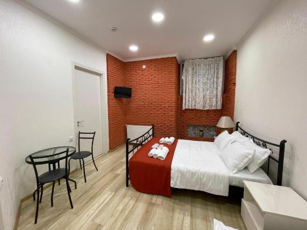 Postel nebo postele na pokoji v ubytování AA Hotel