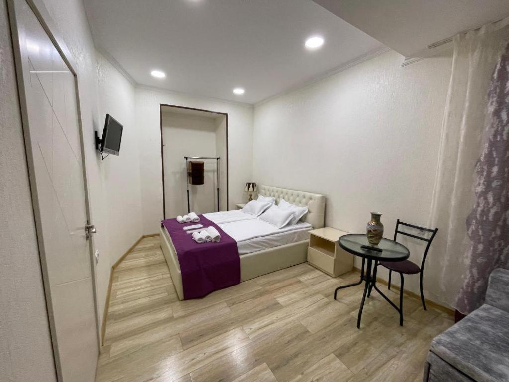 Postel nebo postele na pokoji v ubytování AA Hotel