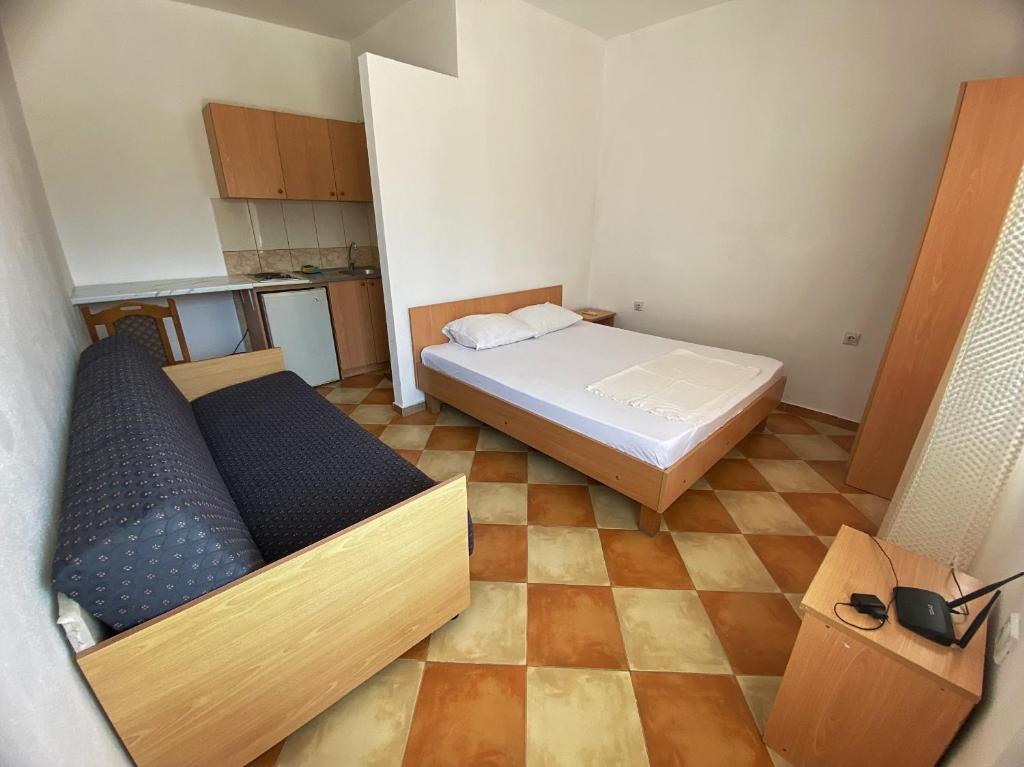 Postel nebo postele na pokoji v ubytování Apartments Ajdin