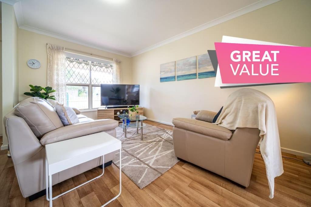 TV a/nebo společenská místnost v ubytování Captivated in Camden Park