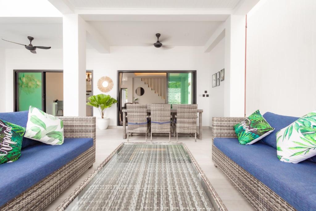 Posezení v ubytování Koh Chang Luxury Pool Villas