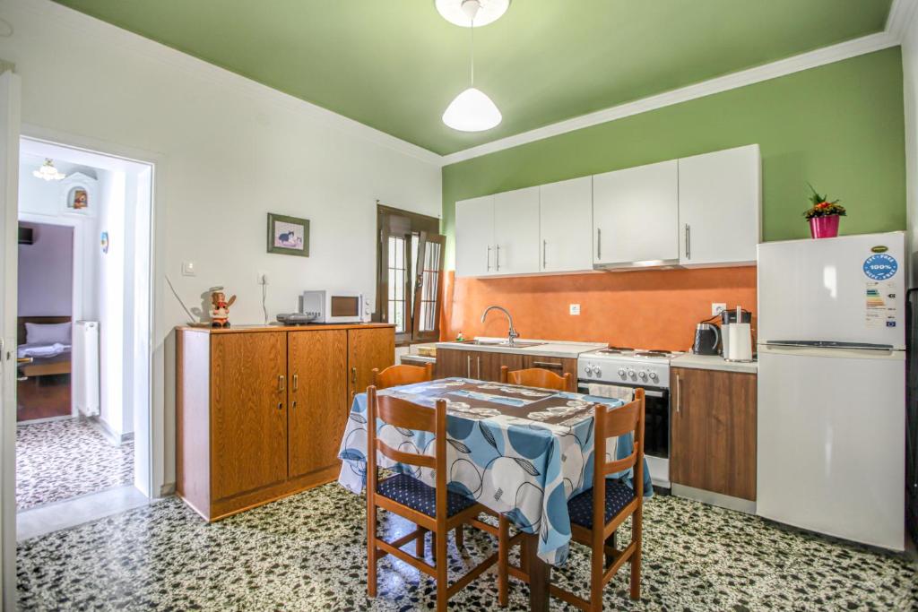 Cucina o angolo cottura di SOCRATES Ethnic and traditional Home