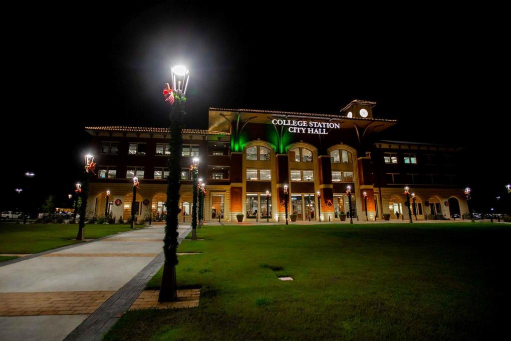 Holiday Inn Express & Suites Bryan - College Station by IHG photo