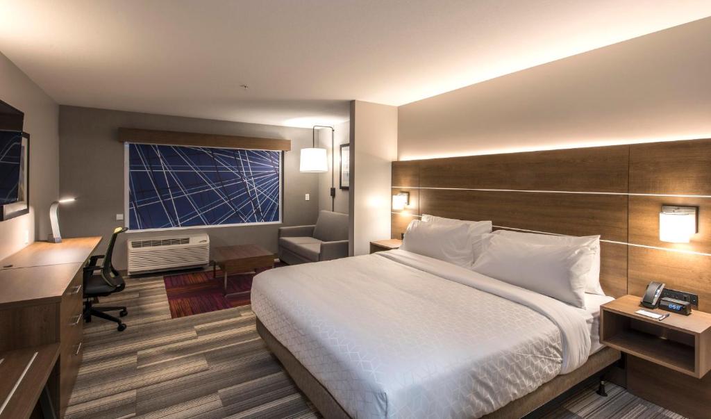 Holiday Inn Express & Suites - Phoenix North - Happy Valley by IHG photo