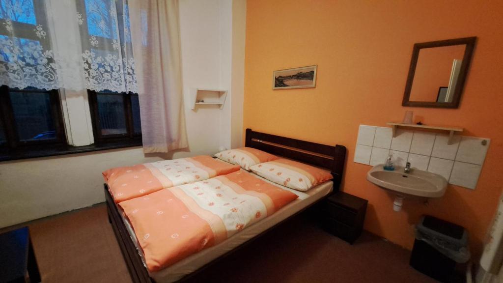 Postel nebo postele na pokoji v ubytování Hotel Hubert