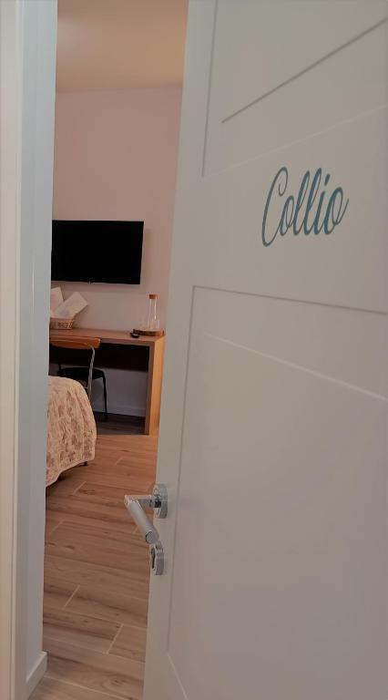 TV a/nebo společenská místnost v ubytování L'angolo di Luna