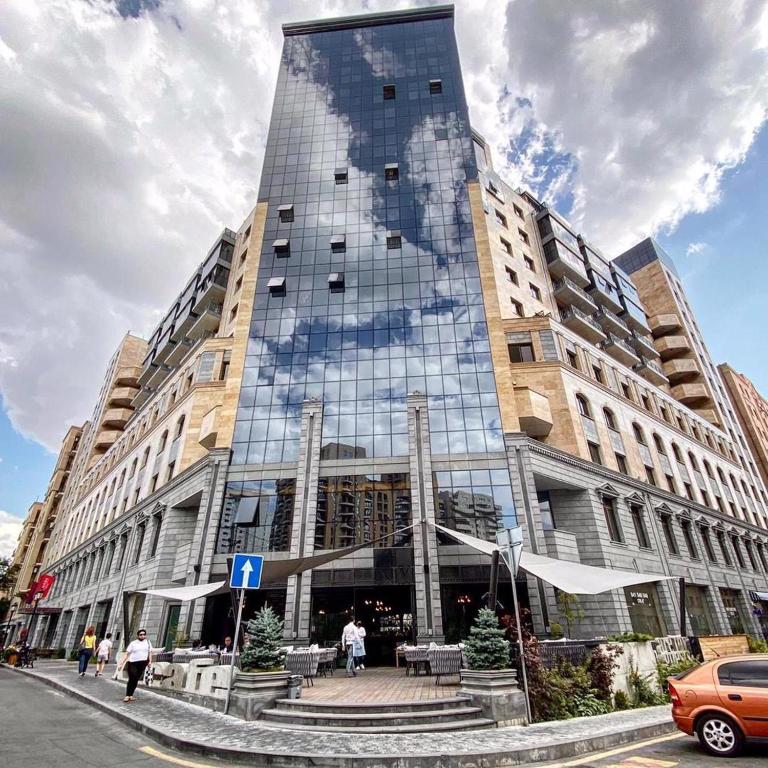 Modern Stylish 1 bedroom Apartment by Republic Square, Middle of City CENTER, Yerevan Updated
