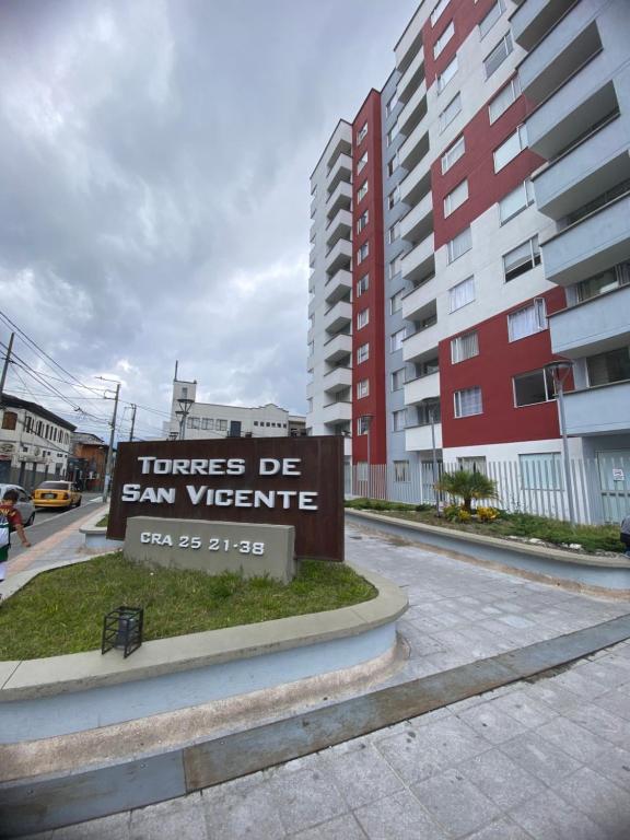 a sign that reads towers be san vince at apartamento ubicado parte histórica de manizales in Manizales